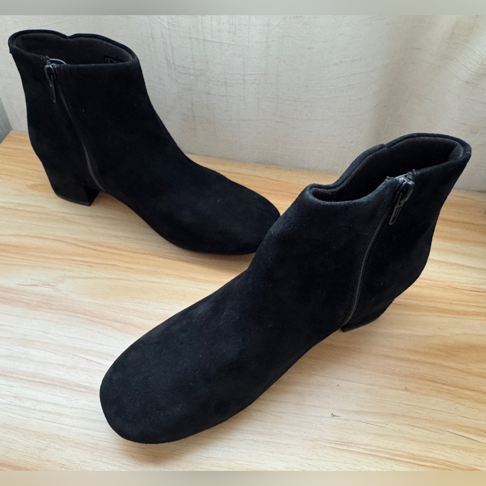 Clark’s Suede Black Booties Women’s Size 7